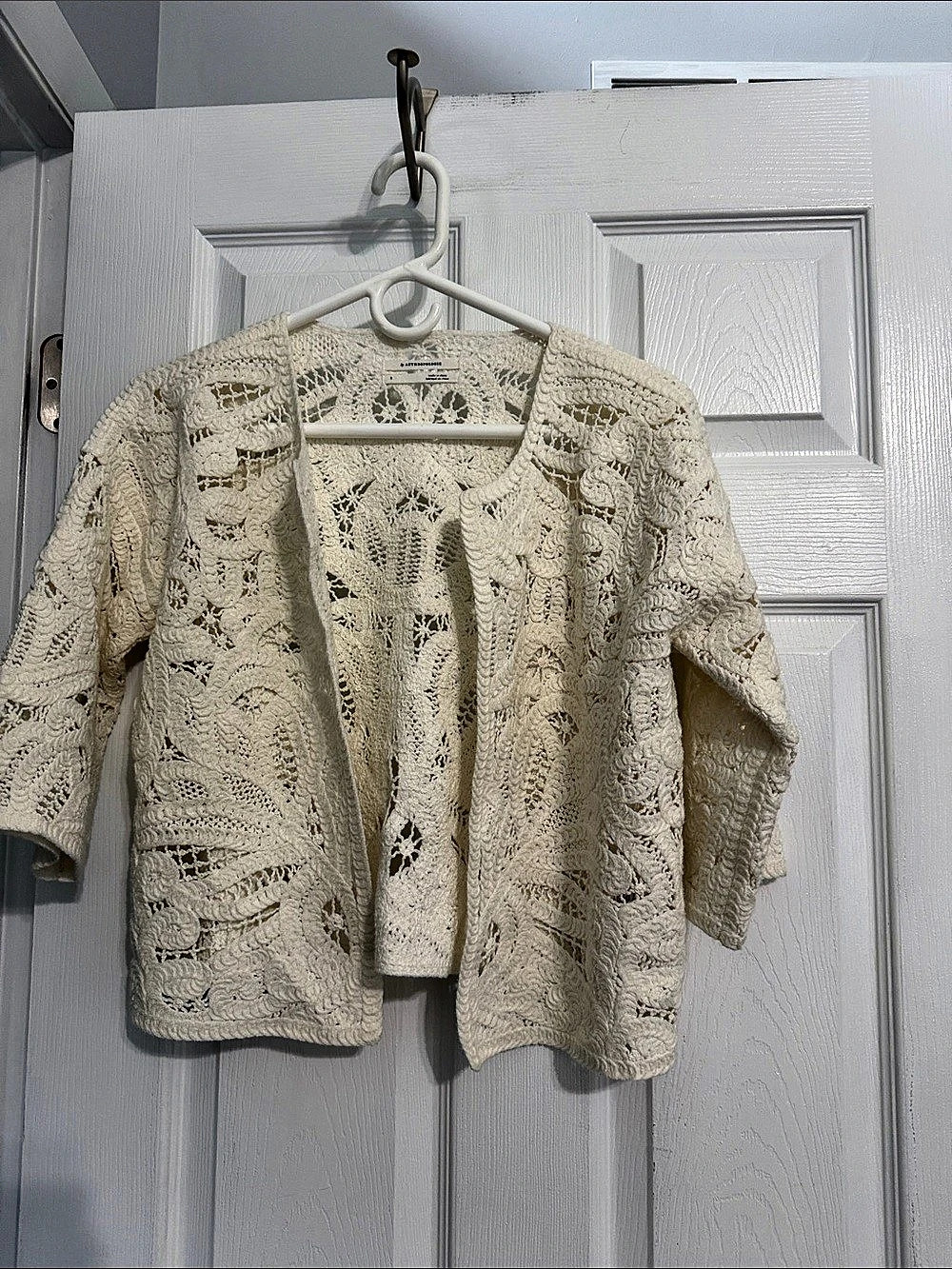 Anthropologie Floral Lace Cardigan in Cream Size Small Like New